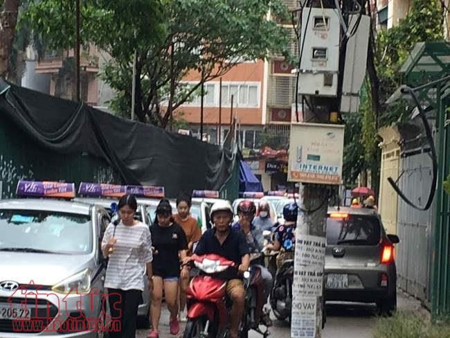 Tái lấn chiếm lòng đường ngõ 34 Hoàng Cầu (Hà Nội) ảnh 4